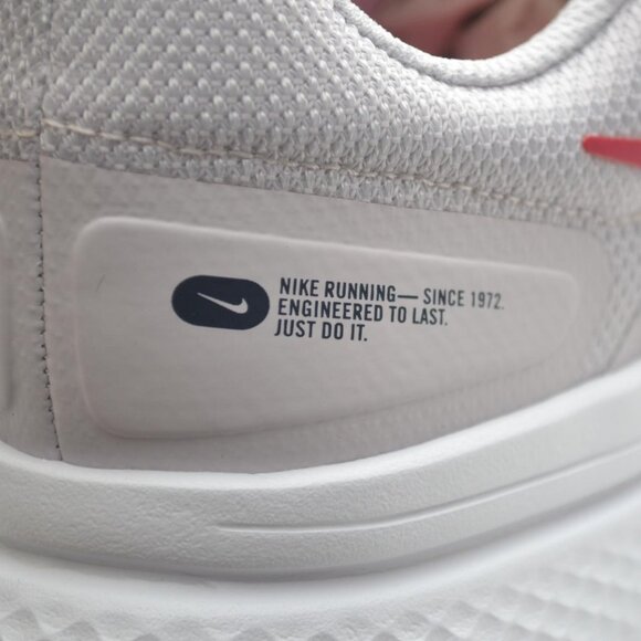 Nike Women's Swift Run 2.0 Size 9 - Picture 6 of 9